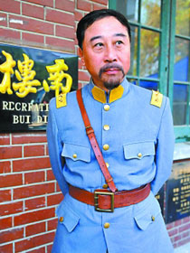冯巩扮曾爷爷很激动