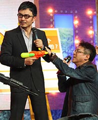姜育恒演戏投入下跪汪涵