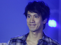 王力宏河南帅气登台 献唱《龙的传人》大受欢迎