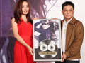 张靓颖着红裙亮相台北 获赠金唱片被封环球一姐