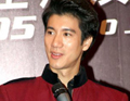 王力宏上台偷拉裤链