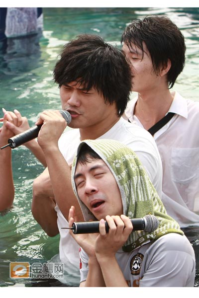 后舍男生笑翻《智勇大冲关》_图集_金鹰综艺