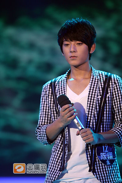 陈翔深情演唱《共同渡过》(摄影:鹿航)