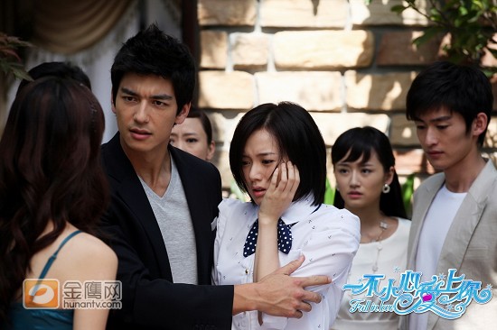 张翰,江铠同甜蜜婚纱照